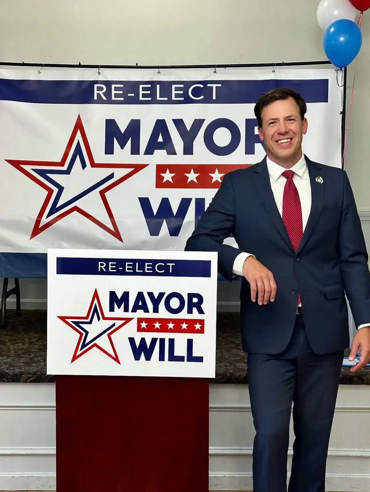 Mayor Reichelt speaking at community event